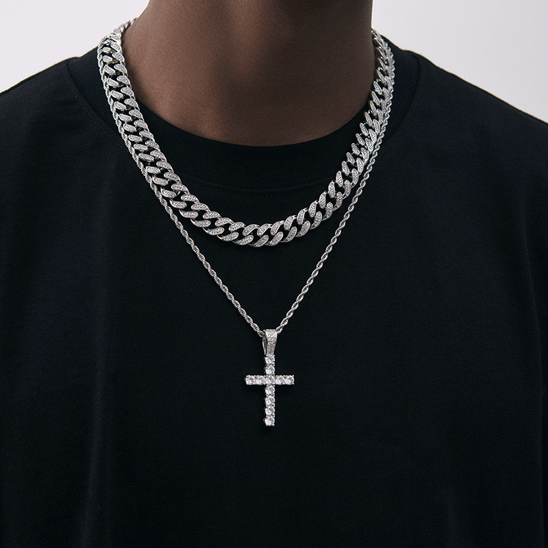 Collier en acier titane avec croix incrustée de diamants, style hip-hop simple et haut de gamme, fusion européenne et américaine._voghion.com