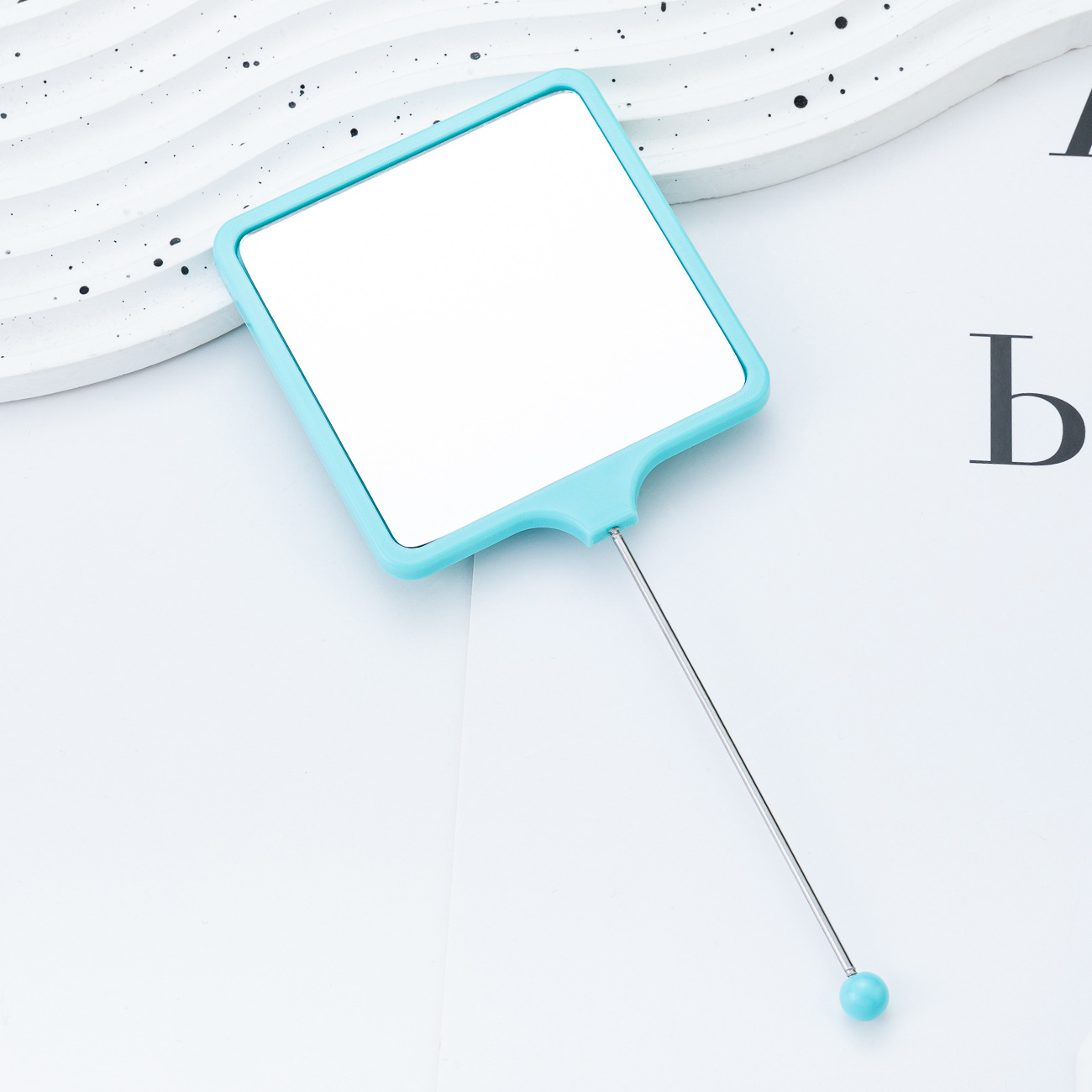 Espejo de mano al por mayor espejo de maquillaje HD multicolor bricolaje cuadrado mango espejo portátil portátil de una cara vestidor espejo