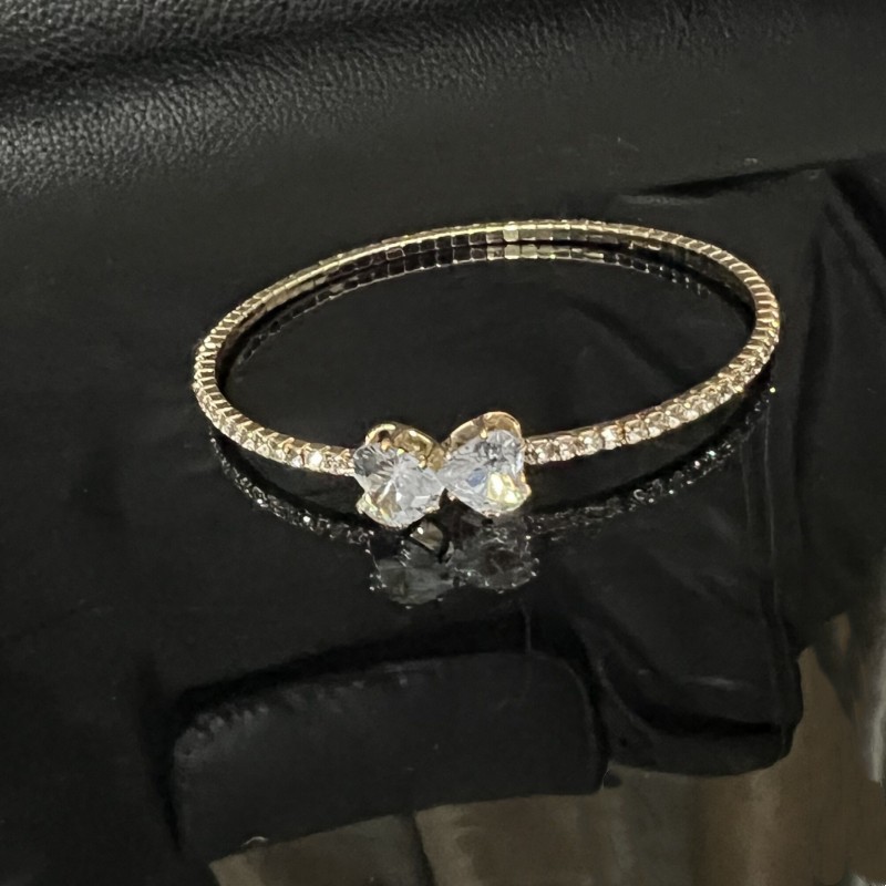Golden bracelet heart-shaped
