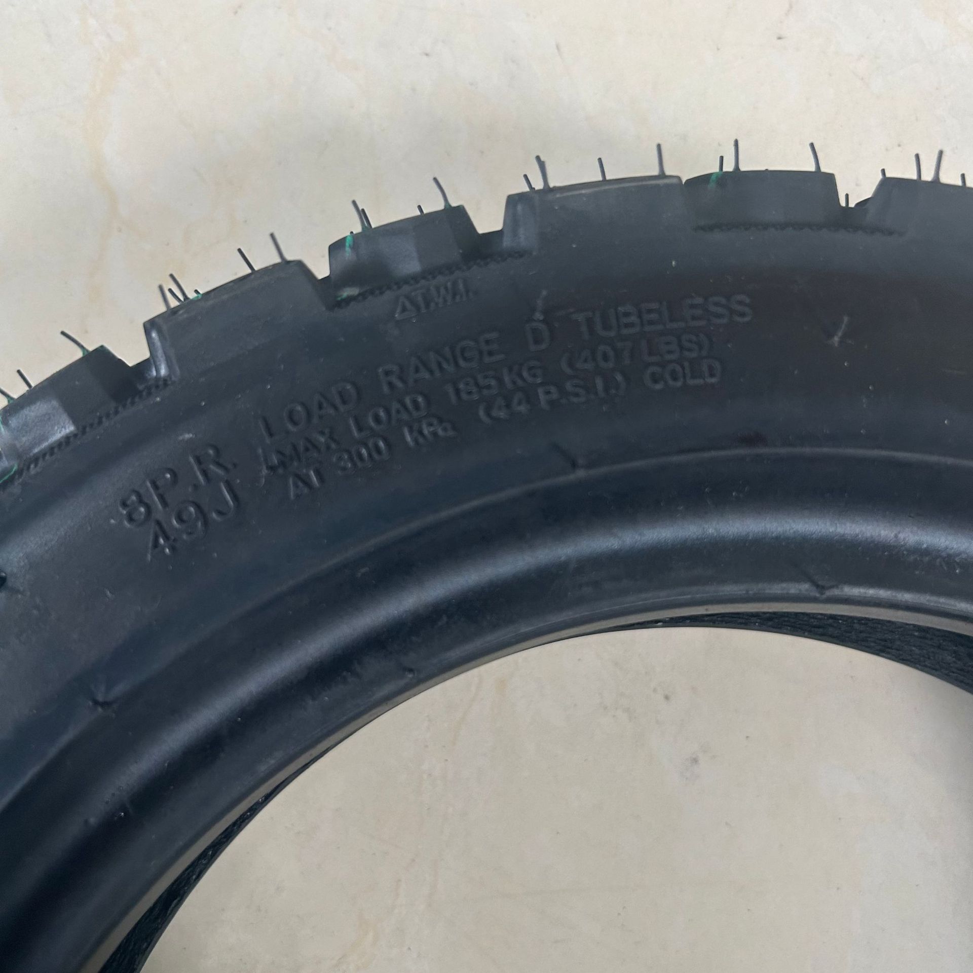 Motorcycle tire anti-skid and wear-resistant, factory sales of vintage outer tires 3.00-10