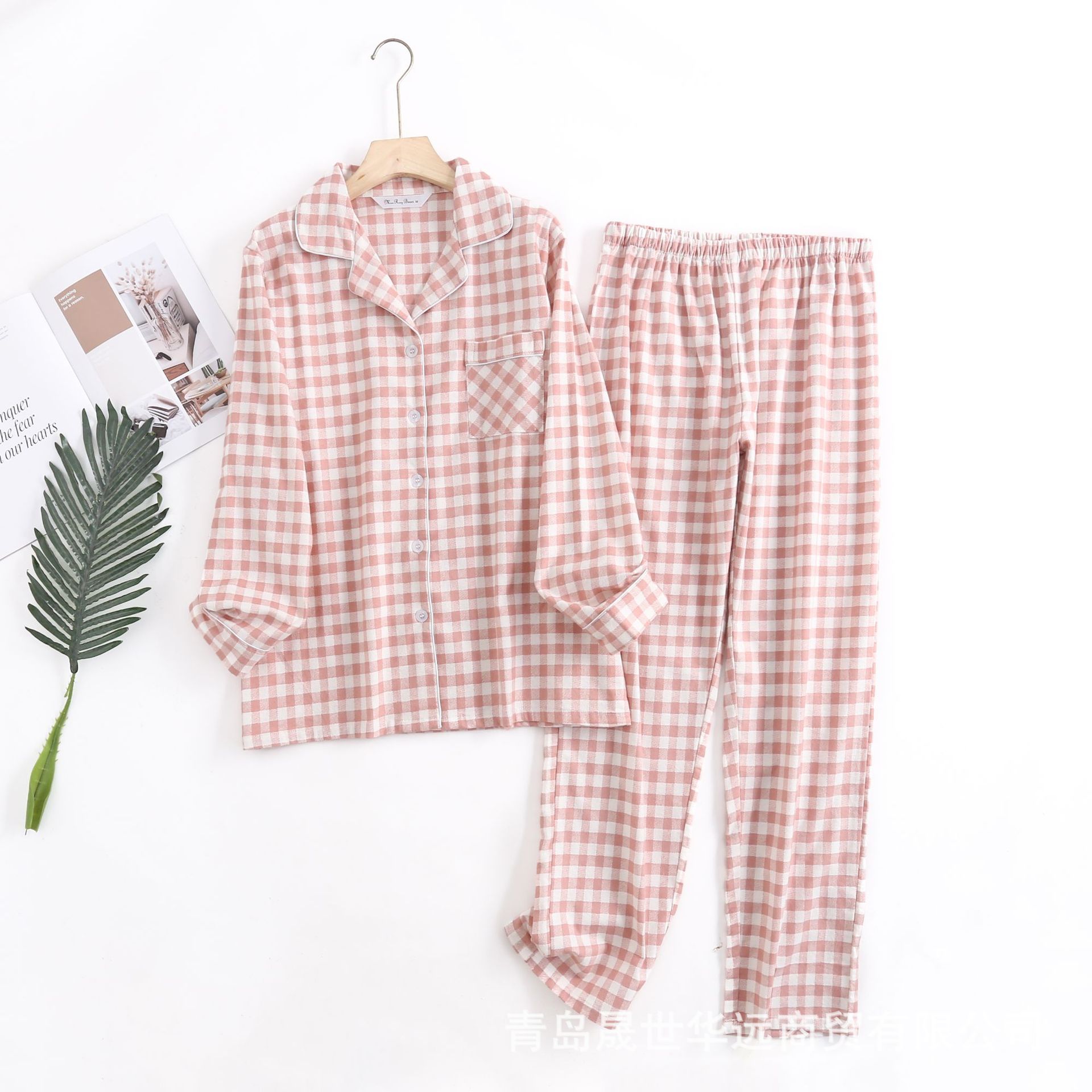 분홍색과 흰색 격자 무늬