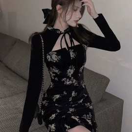 1864小黑裙2022秋款女装法式复古修身性感镂空包臀丝绒碎花连衣裙