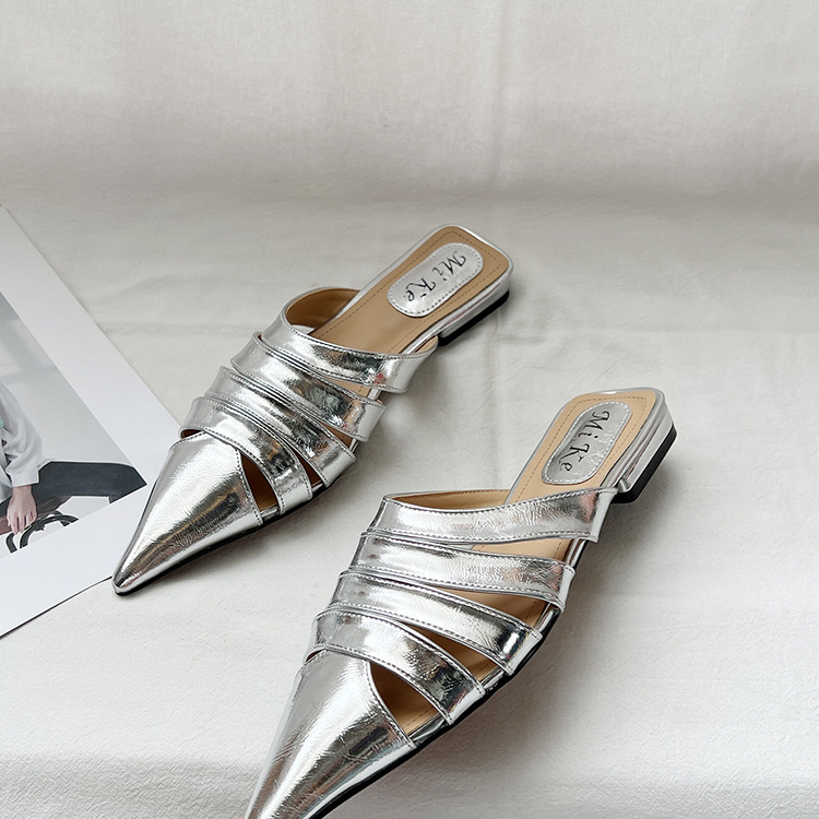 Net rouge même style or bout pointu creux demi pantoufles femmes 2023 été style européen et américain Baotou rétro chaussures plates à talons bas_voghion.com