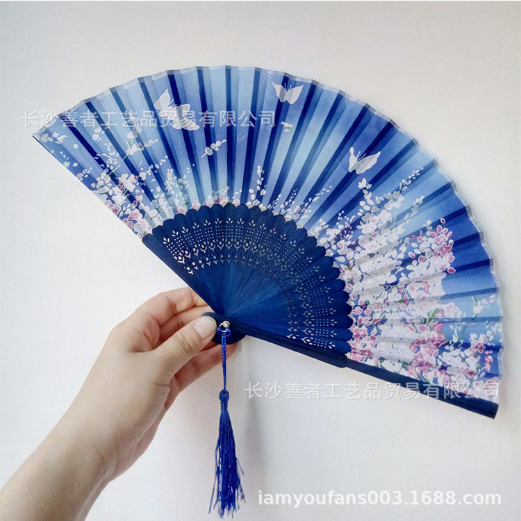 Hay en stock abanico de seda de 6 pulgadas como la seda de las mujeres con suficiente stock mariposa amor flor y borla flor de cerezo combinación de ventilador