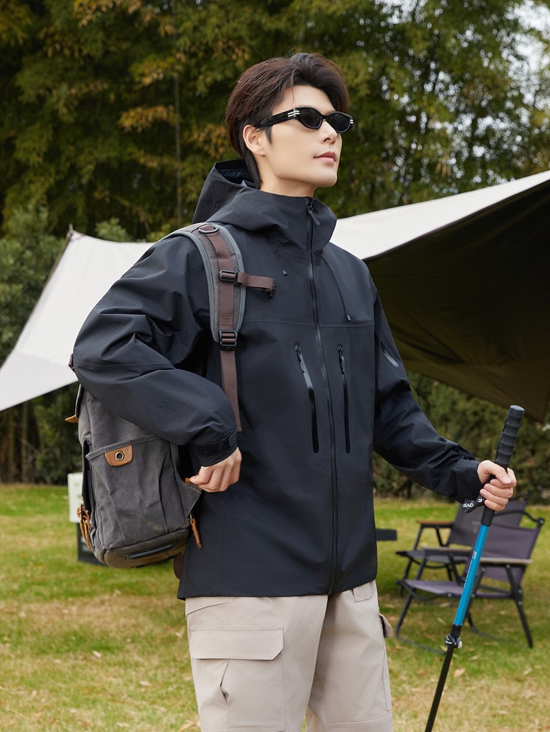 Travel climbing jacket for traveling