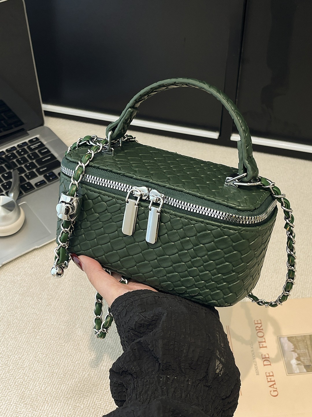 2026 nueva textura transfronteriza tejida bolsas de maquillaje bolsas pequeñas bolsas cuadradas pequeñas bolsas de viento de un hombro bolsas de mano de cadena