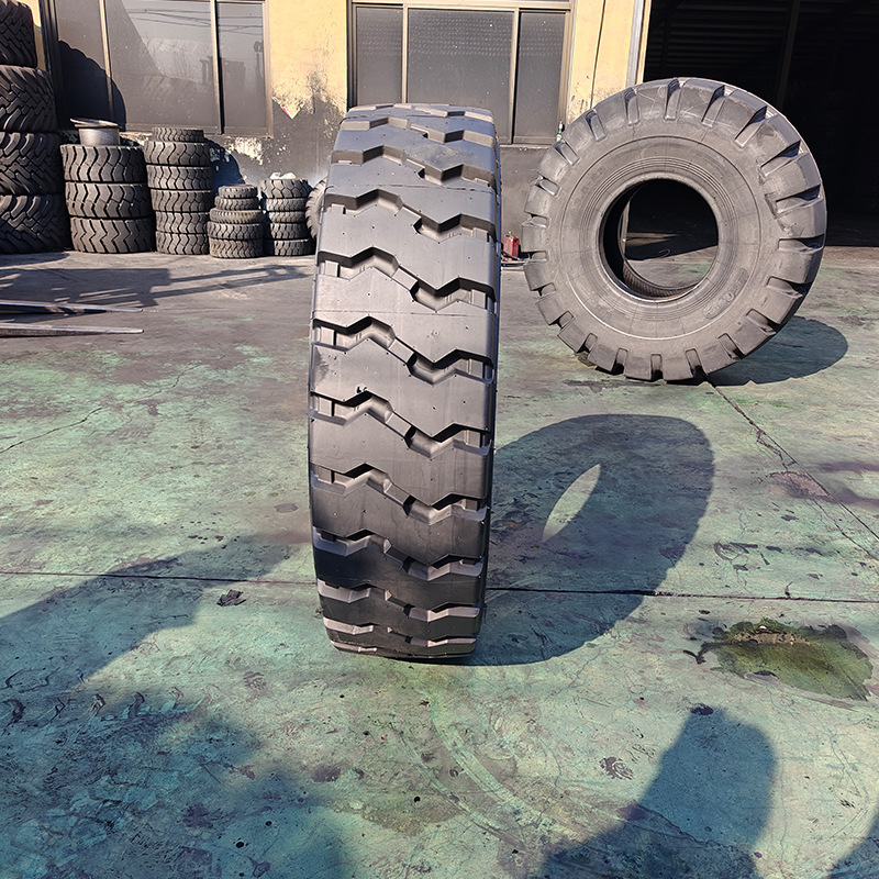 1400R25轮胎  矿山宽体车自卸车全钢丝耐磨工程机械轮胎