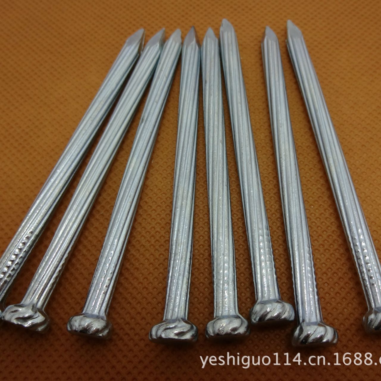 生产供应水泥钢钉长度直径50mmx3.0mm斜纹杆电镀蓝白锌