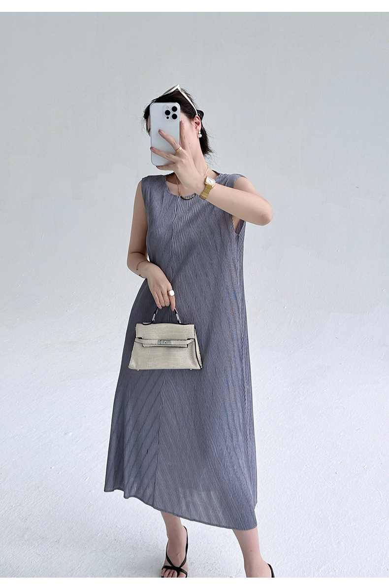 Đầm maxi nữ không tay cổ tròn chất liệu nhăn phong cách hiện đại — màu đen chi tiết 6