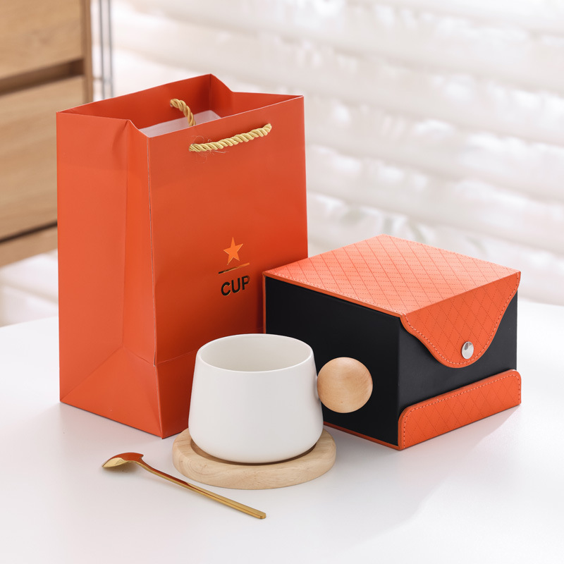 Taza de café de moda, regalo de mano, taza de cerámica, taza de roble, mango de taza con plato, cuchara, caja de regalo, bolsas, LOGO grabado