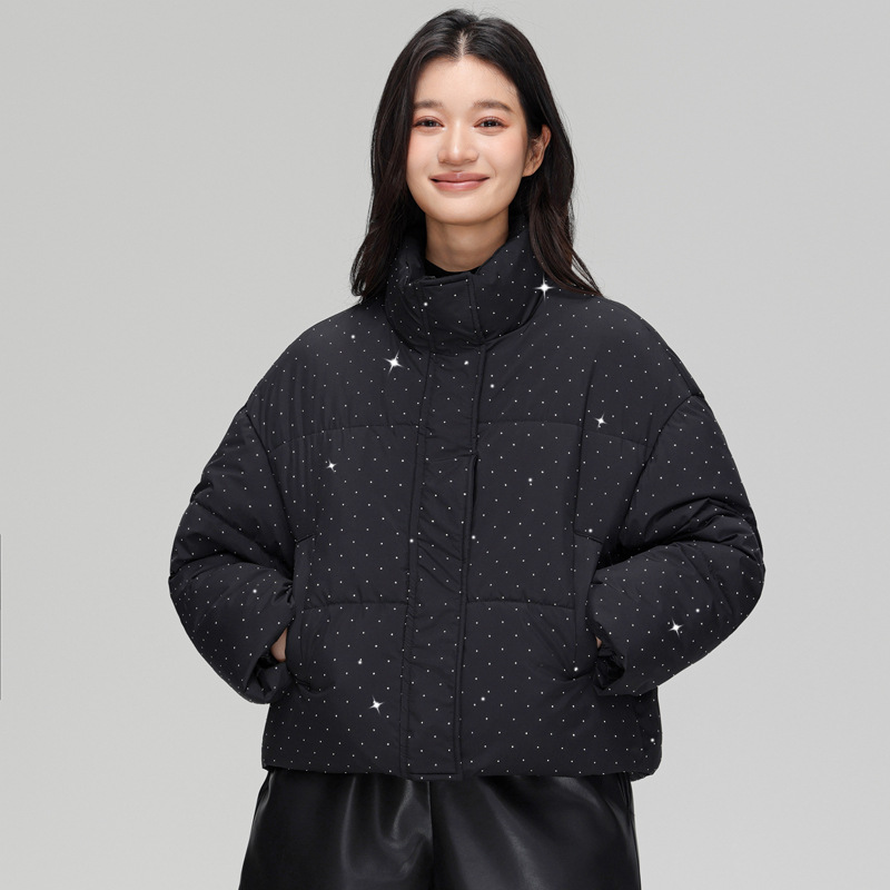 Chaqueta de algodón de pluma en invierno 2025, nueva chaqueta de algodón corta y cómoda, estilo casual, cuello caliente, color sólido.