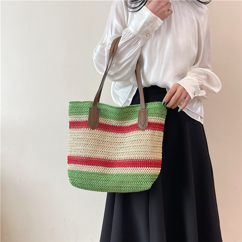 Wholesale of new straw woven bags for Spring 2025, large-capacity cross-border trendy and fashionable tote bags, casual commuting underarm bags undefined