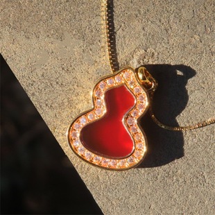 18K Gold Red Agate Gourd Au750 Color Gold Fortune Transfer Gourd Female Versatile Clavicle Chain Pendant Water Shell Gold