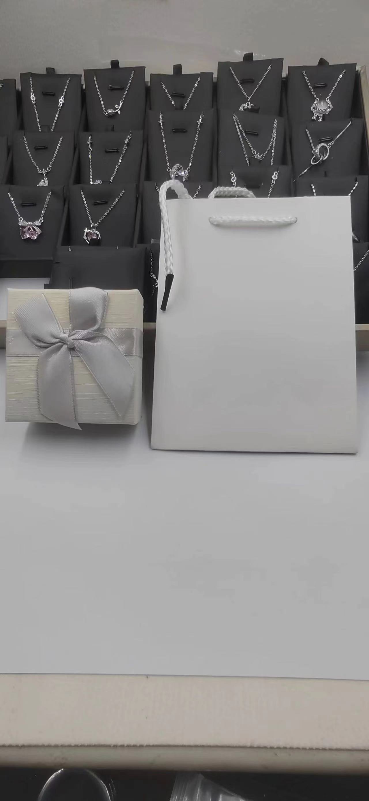 Caja de regalo de arco + bolsa de regalo; 7 * 7 * 3.5cm