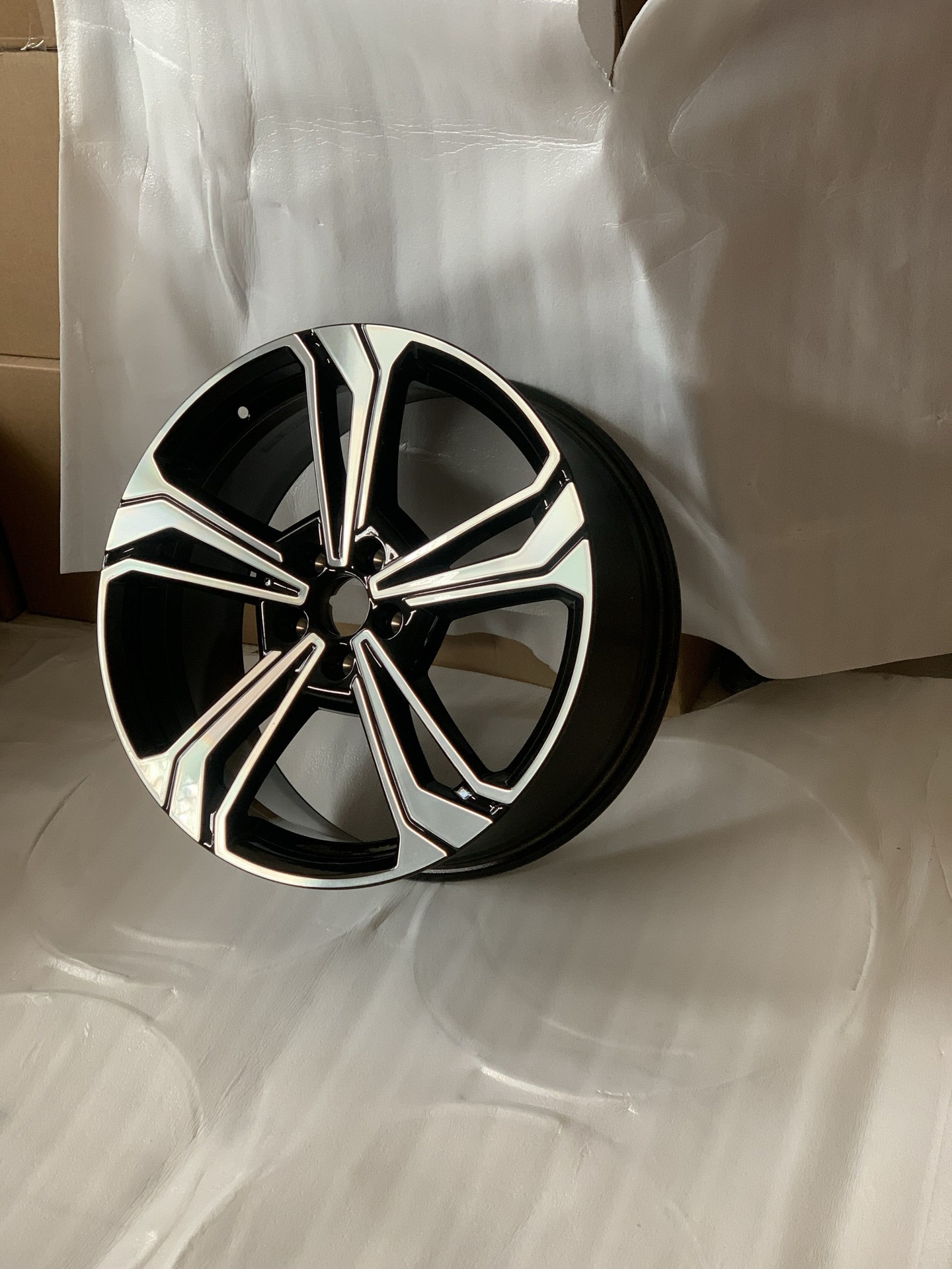 Compatible with 19inch Geely Silver L7 aluminum alloy wheel rims, Galaxy L7 aluminum alloy wheel original factory parts