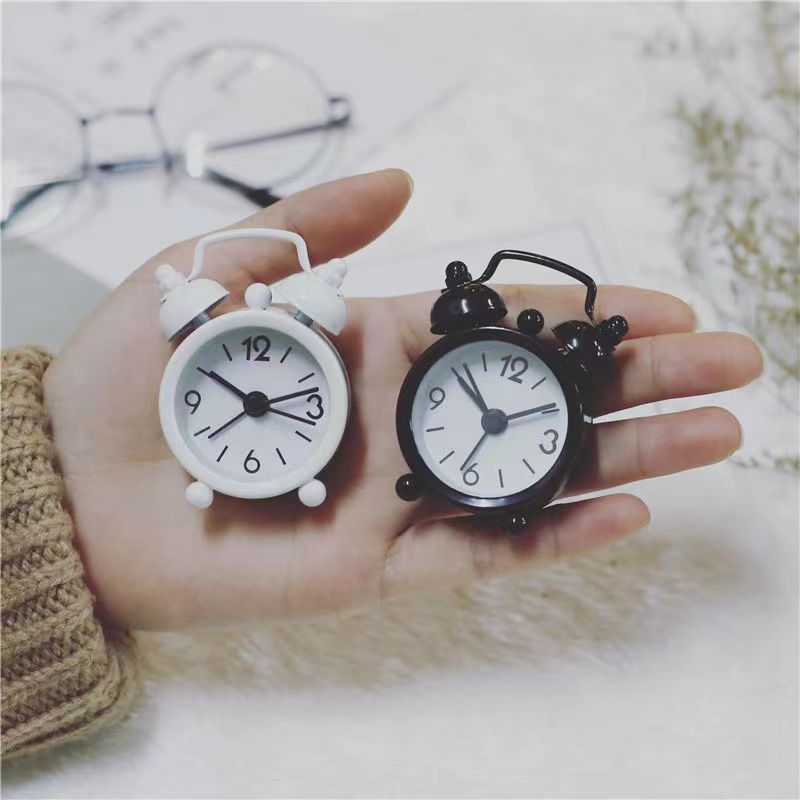 Llavero portátil lindo estudiante conveniente pequeño despertador Fábrica directa mini reloj de alarma lindo se puede colgar