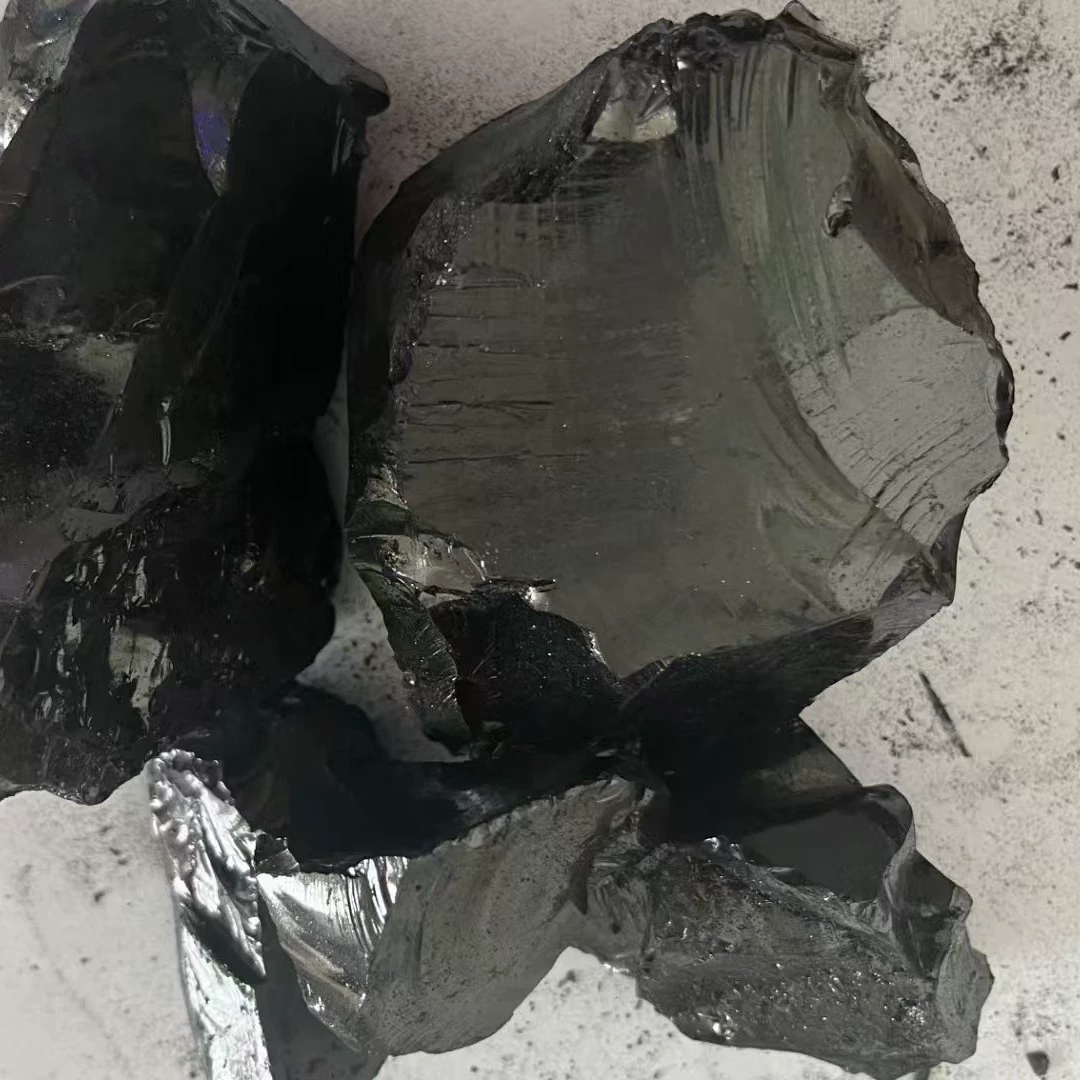 Асфальт средней температуры используется в качестве гидроизоляционных материалов, асфальтовой краски, огнеупорных материалов, магниевоуглеродных кирпичей, горячепрессованного шлакобетона.