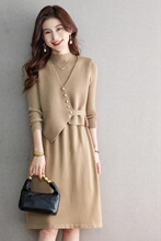 白枕鹤早秋新款针织马甲两件套冬季连衣裙时尚洋气毛衣打底套