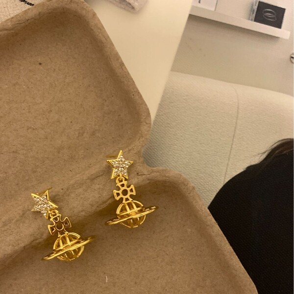 Retro golden earrings