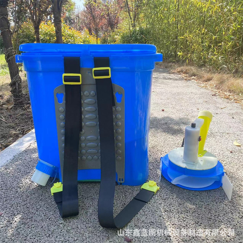 加厚型电动单兵融雪抛洒器大甩盘路面撒盐机饲料化肥颗粒盐喷洒