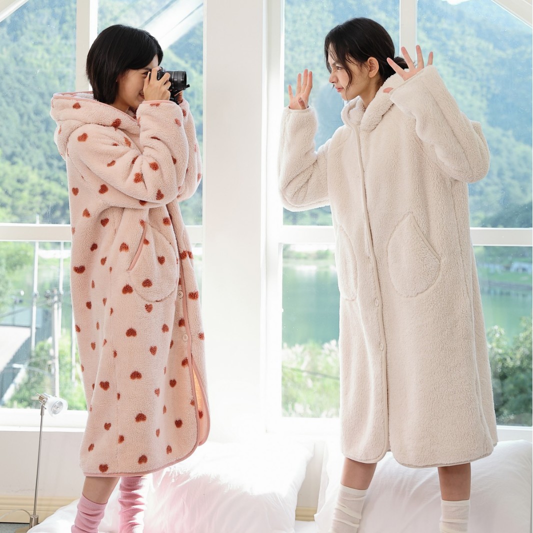 830珊瑚绒家居睡袍秋冬新款加厚保暖连帽宽松睡衣女纽扣开衫浴袍