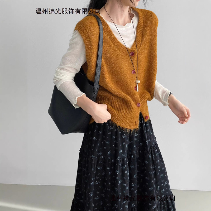 Early Autumn 8 Wool V-Neck Long Camel Hair Knitted Vest for Women, Gentle and Elegant Layering Vest