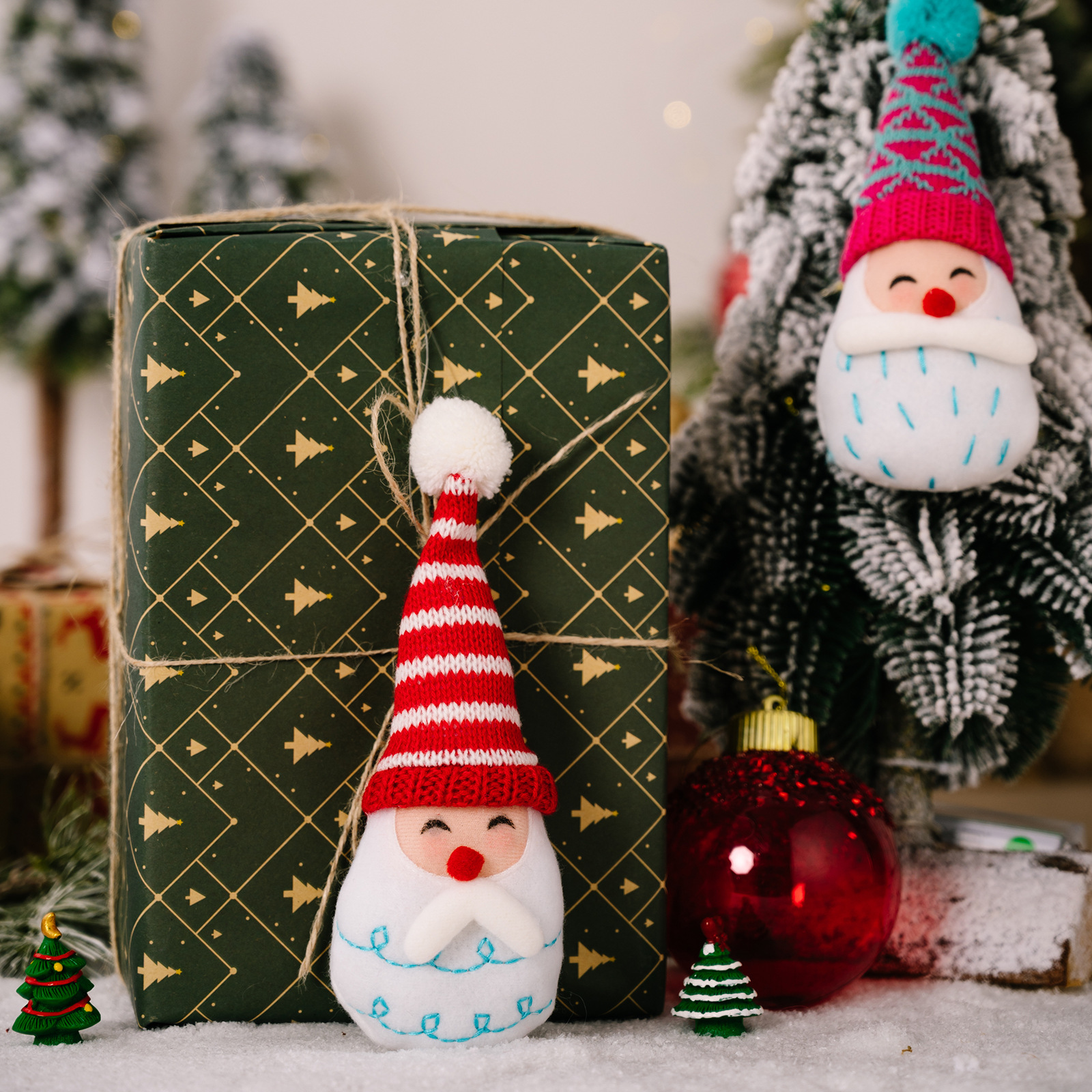 Maison & Jardin Nouvelles décorations de Noël Pendentif boule de fourrure rayée de dessin animé Pendentif chapeau pointu Pendentif tête de vieil homme Pendentif arbre de Noël_voghion.com