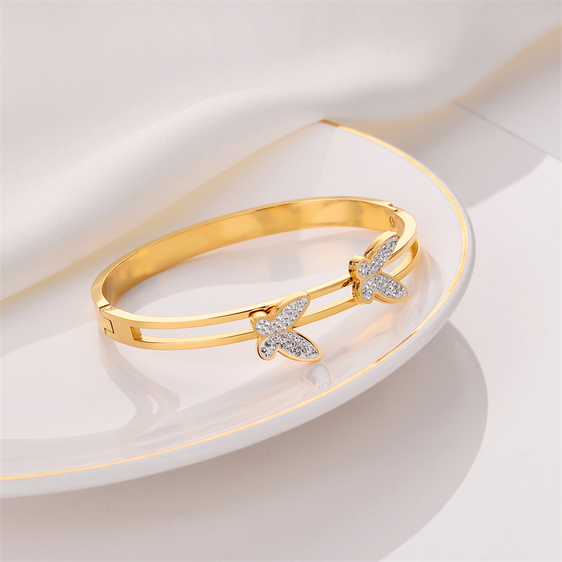 Pulsera de titanio y acero para mujer, diseño moderno y sencillo, pulsera de lujo que no se desvanece, venta al por mayor en stock.