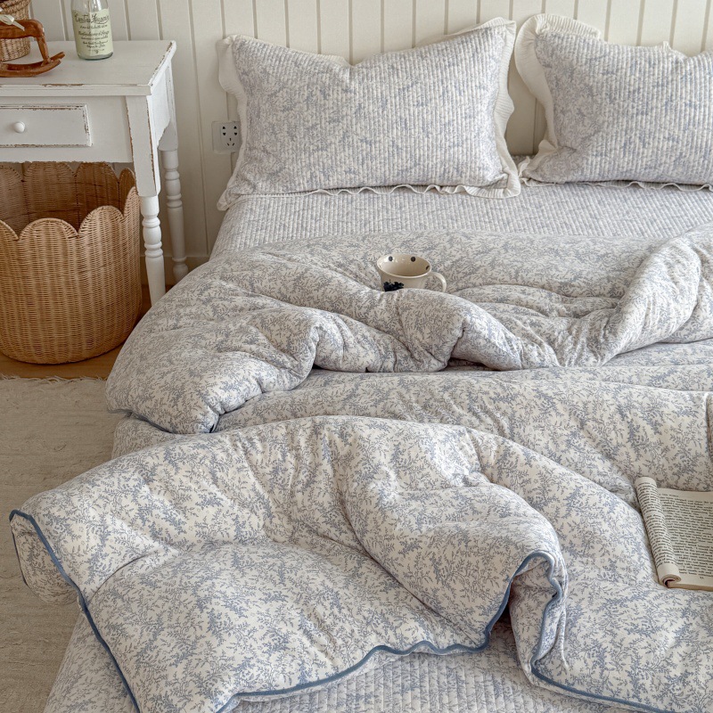 Blue silk feather / Spring and autumn quilt -150*200cm[ 3.3kg]