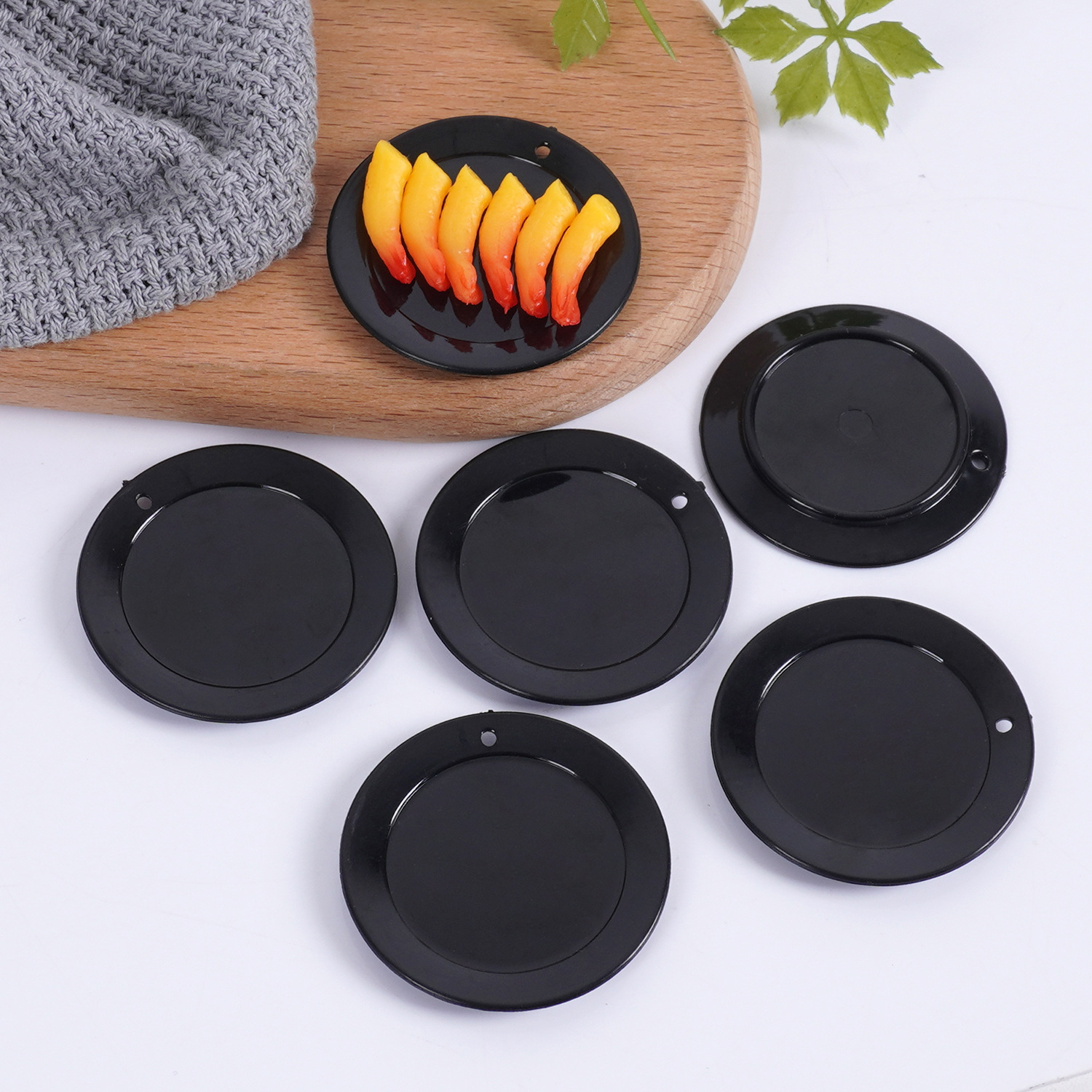 4.5cm Artificial Mini Black Disc Small Plate DIY Mini Kitchen Scene with Ornaments Play House Toys