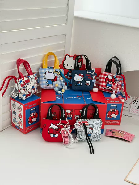 Sanrio officially licensed cute kitty cat pattern coin purse, can be placed in a pocket, mini handbag