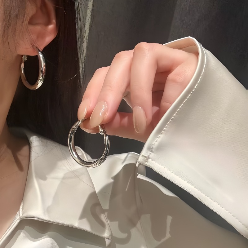 European and American Exaggerated Plain Hoop Earrings, Light Luxury and High-End Stainless Steel Niche Ladies Fashion Temperament Large Circle Wholesale