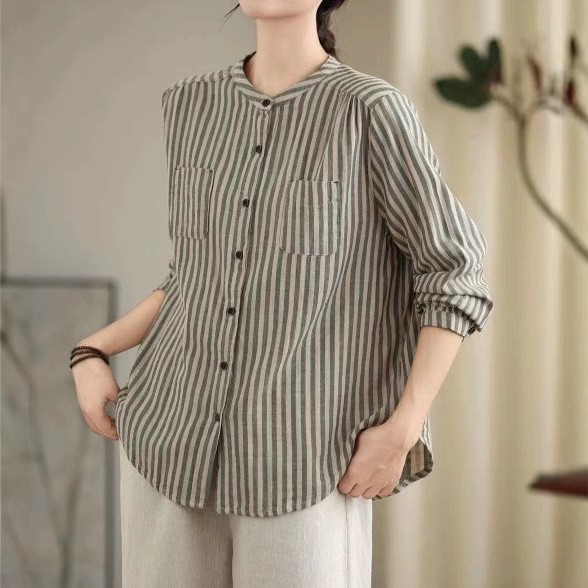 Spring retro design shirt with a round collar