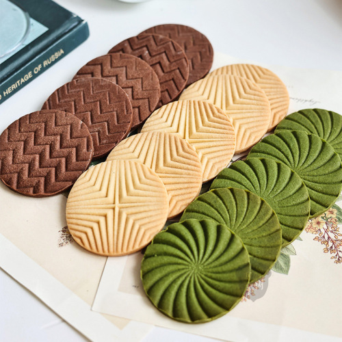 Nordic style retro geometric biscuit mold nostalgic corrugated milk cake three-dimensional seal mold pie crust hand pressing tool