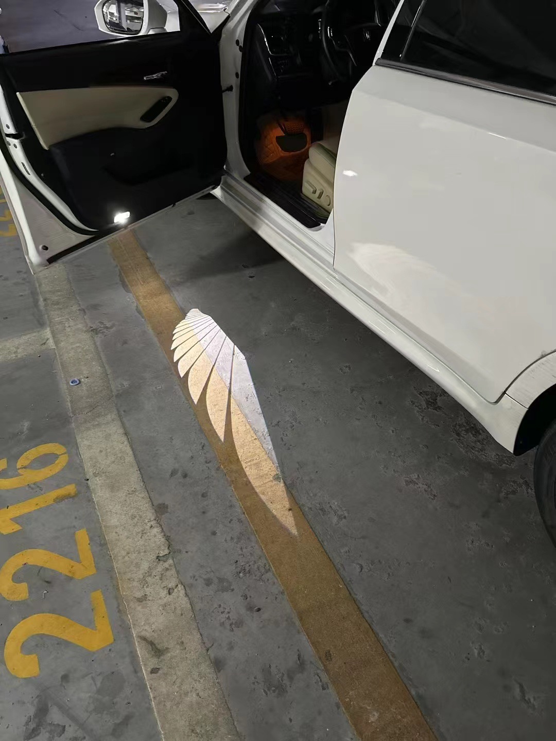 Aplicable a la luz de bienvenida especial de Toyota Camry, lámpara de puerta, lámpara de proyección, lámpara de tierra láser, lámpara de atmósfera