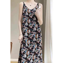 2025年夏季新款碎花吊带连衣裙气质通勤字宽松显瘦百搭连衣裙女