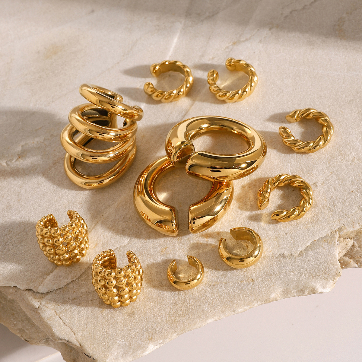 Europa y los Estados Unidos transfronterizos de acero inoxidable nuevo tipo de mujer alta sensación de 18k oro no decolor pendientes de orejas en aretes de torsión simple