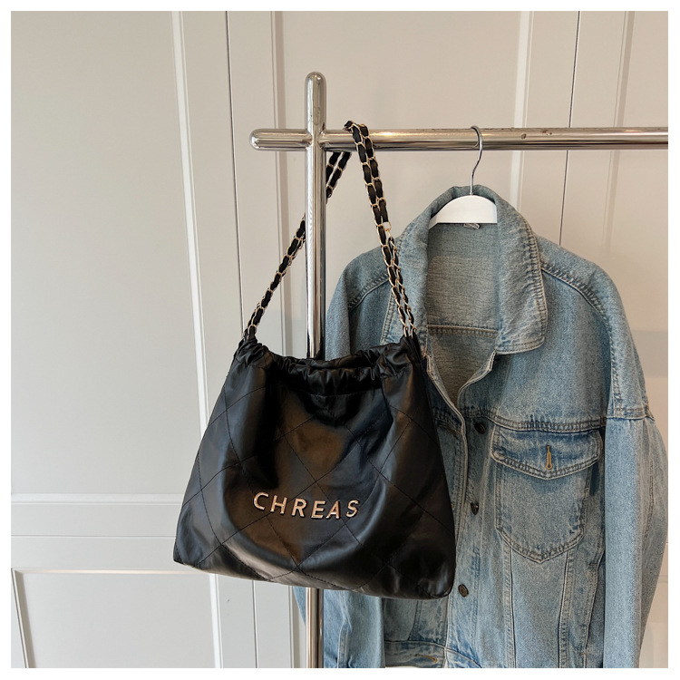 Bolso de la letra de las mujeres otoño 2023 nueva moda rombo cadena bolsa casual moda coreana bordado hilo hombro bolsa de las axilas