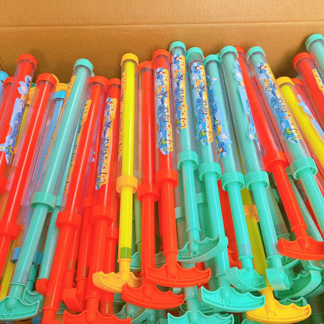Pistola de agua de fuegos artificiales, bombeo de agua, juguetes para niños, rafting de verano, accesorios para fotos, nuevo festival de salpicaduras de agua de color al por mayor