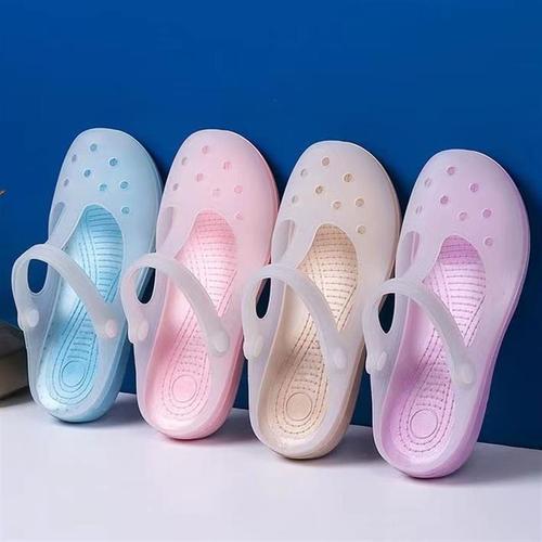 Summer New Ultra-Light Soft-Sole Hole Shoes Women Slippers Travel Anti-Slip Jelly Beach Shoes Ladies Outdoor Slippers
