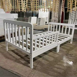 婴儿床;过家家玩具;儿童三轮车