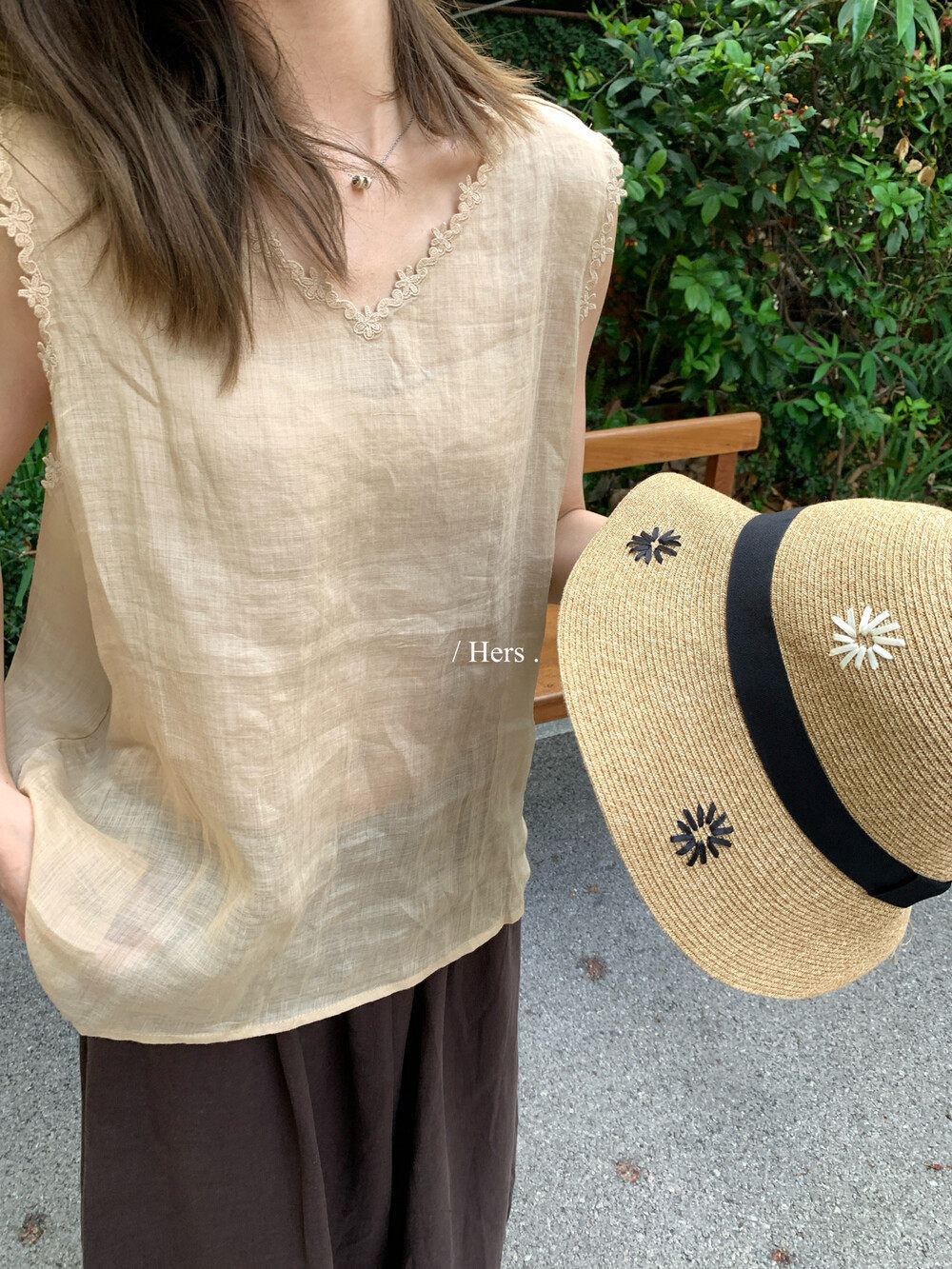 Áo hai dây nữ cổ V phối ren móc họa tiết, chất liệu linen mát mẻ, phong cách Hàn Quốc — màu hồng, màu vàng, màu mơ, màu kaki chi tiết 6
