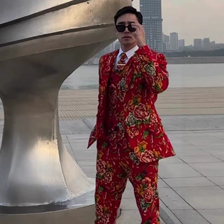 东北大花西服西装套装网红潮流个性修身舞台街道中国风拍视频
