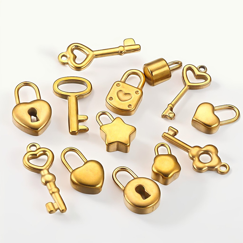 European and American stainless steel diy pendant accessories lock pendant personality Golden small love cute small key tag