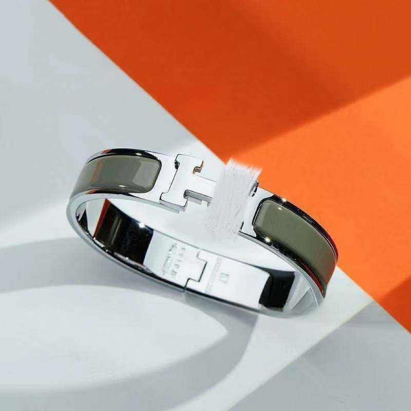 White gold dark gray H bracelet