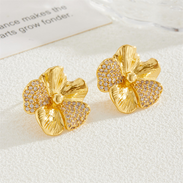 Fashionable retro earrings