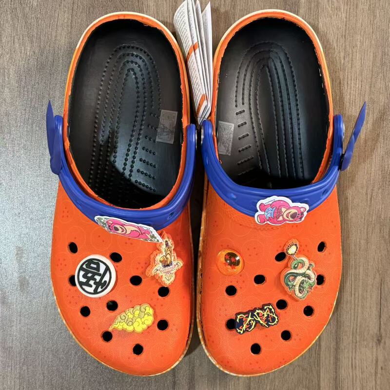New Style Goku Dragon Ball Collaboration Clogs, Outdoor Beach Shoes, Soft Sole, Non-Slip, Comfortable Slip-On Slippers, Available for Wholesale