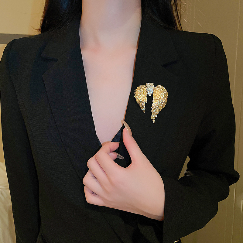 Retro diamante-incrustado alas asimétricas broche francés metal moda anti-exposición elegante de alto grado PIN ramillete para las mujeres