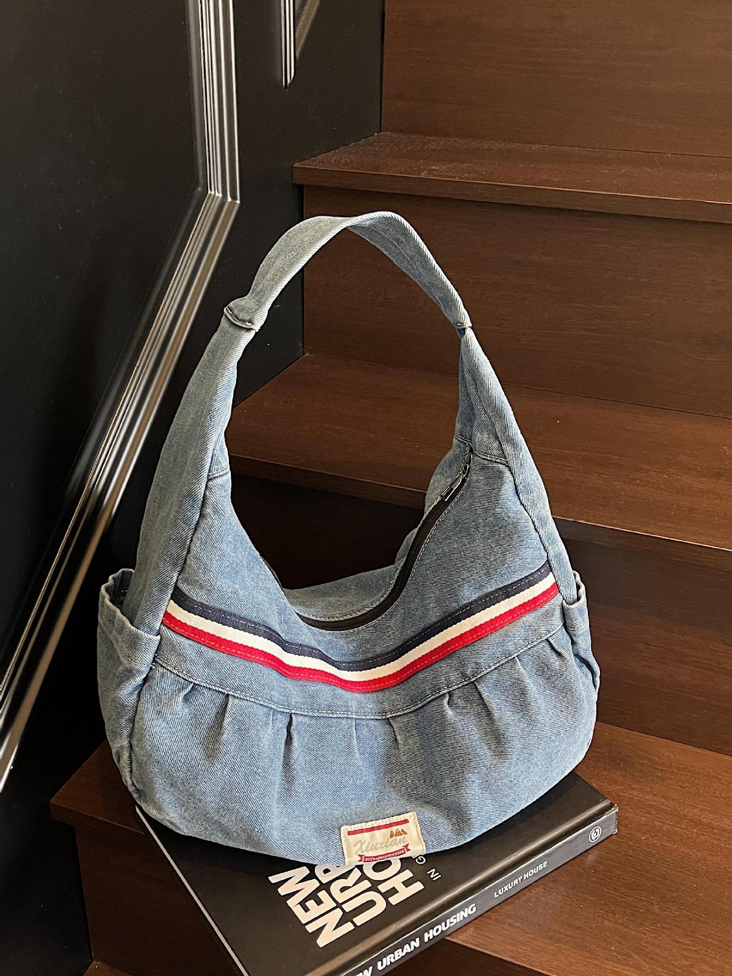 Bolsas de denim lavados populares de verano, bolsas de mujer de gran capacidad 2025, nuevas bolsas de hombro de moda casuales.