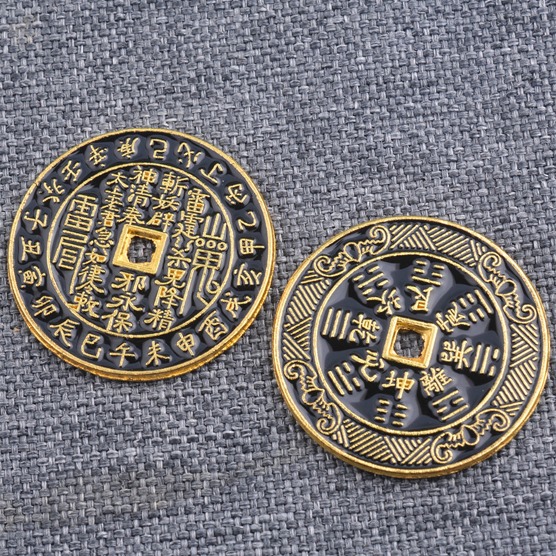 アクセサリーの山鬼銭山鬼はお金を使って骨董品を飾っています。|undefined